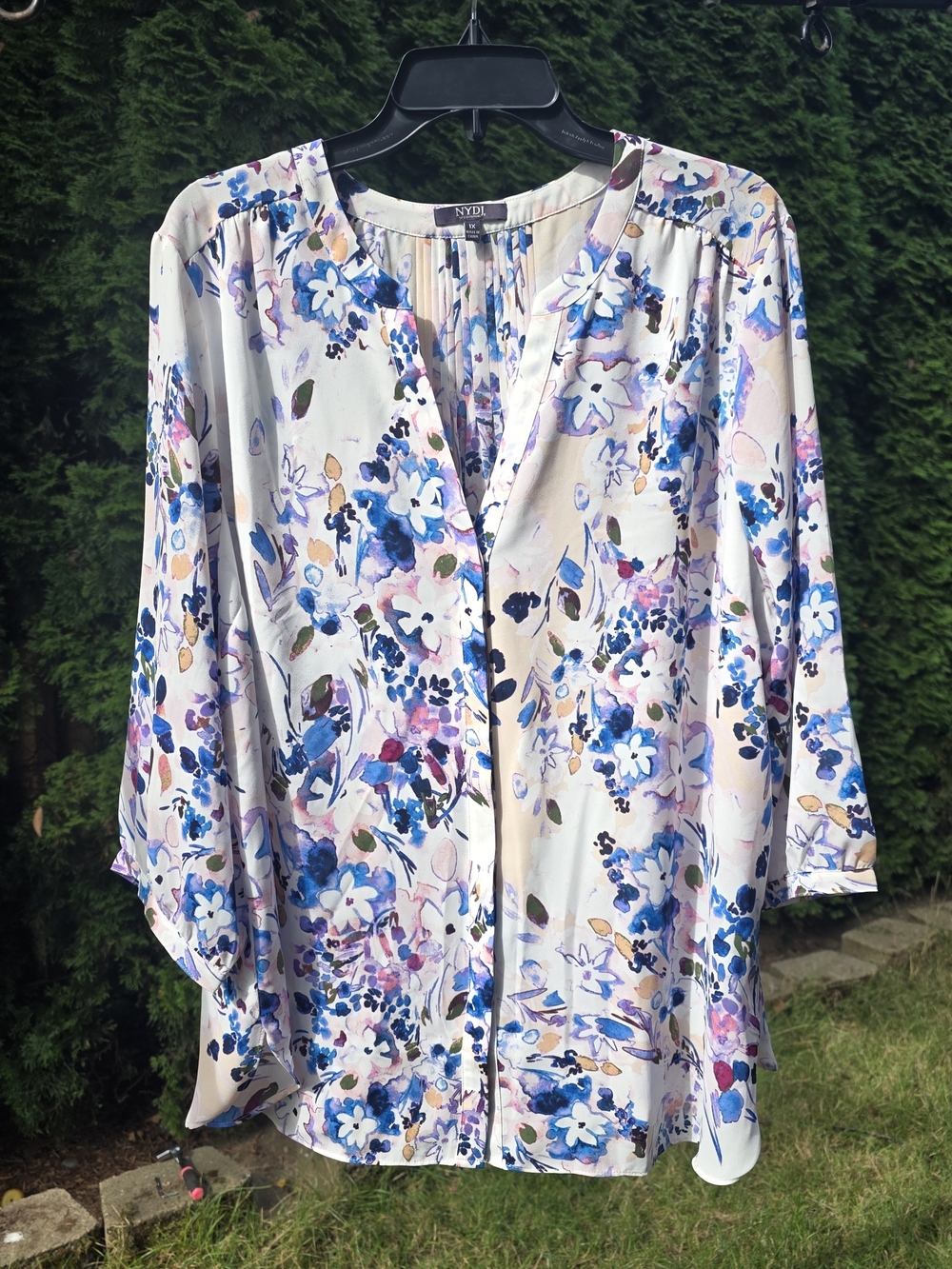 NYDJ Pintuck Blouse in Plus Size Floral White & Blue Size 1X NWT